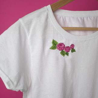 Maglietta con motivo floreale rosa ricamato